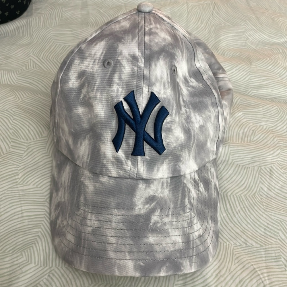 Tie dyed New York Yankees baseball cap - never used unisex